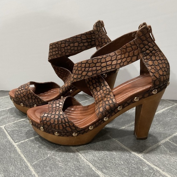 Isola Shoes - Isola Morela Cognac Croco Print Size 9 Wooden Heels